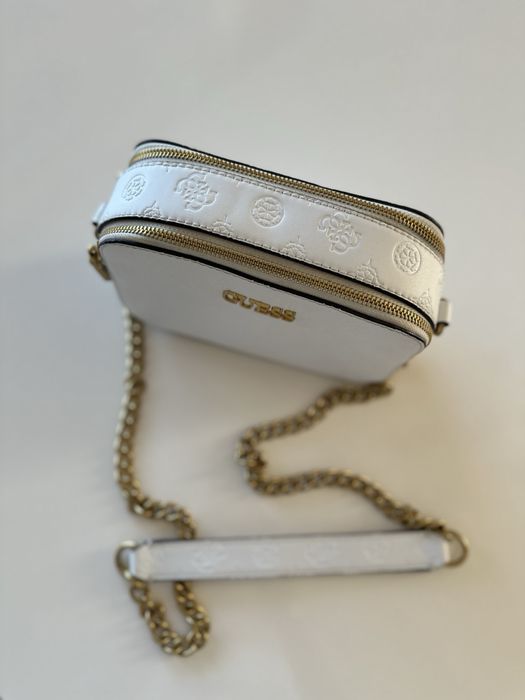 Дамска чанта GUESS