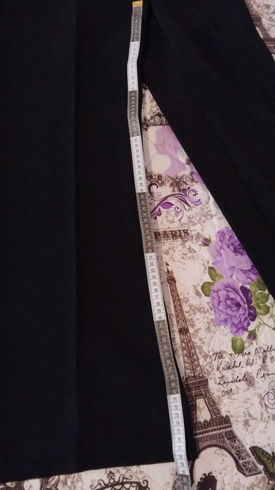 Продавам дамски черен панталон номер 52