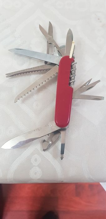 Нож швейцарский в отличном состоянии .