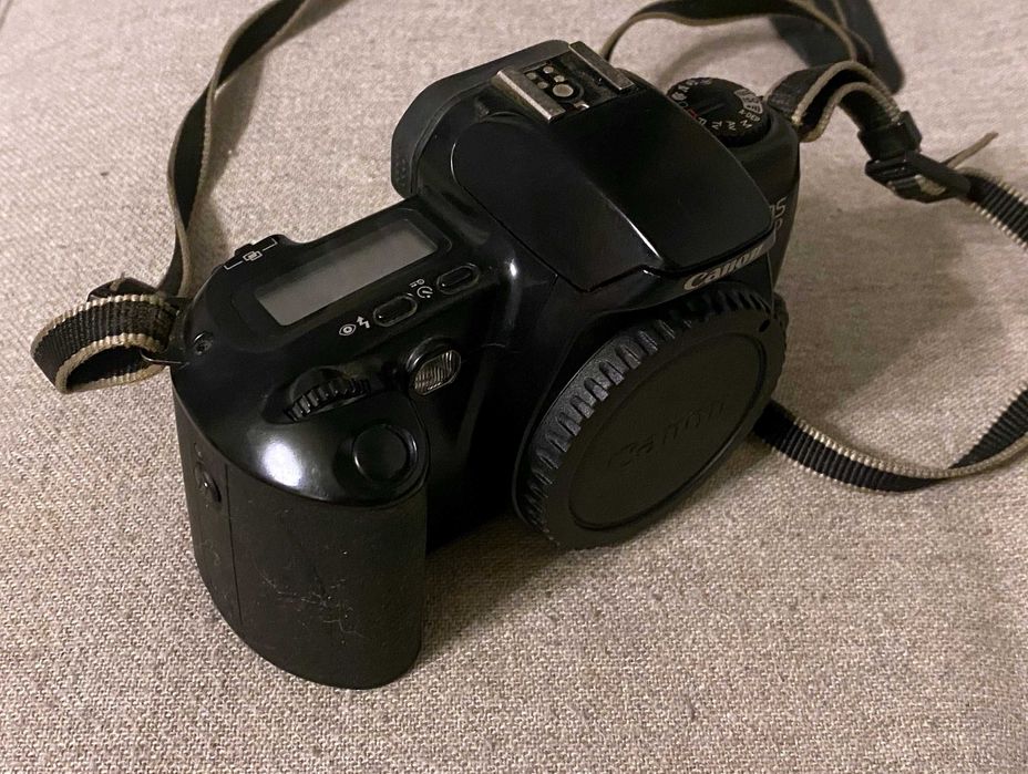 Canon EOS 500 Quartz Date body pe film 35mm compatibil EF