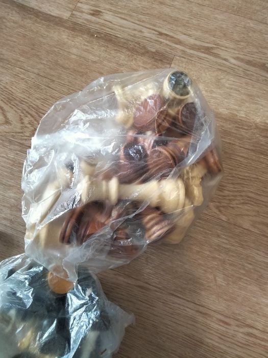 Продам шахматную доску с фигурами