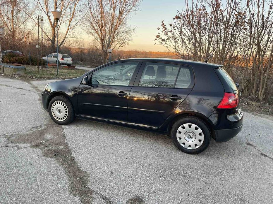 Продавам голф 5 1.9 105кс на части