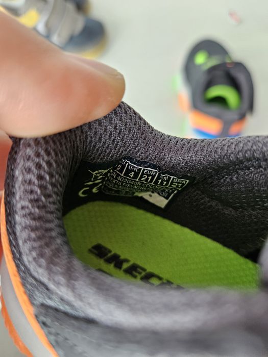 Детские кроссовки