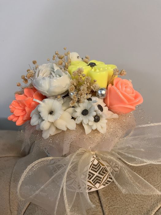 Восъчни букети от соеви свещи