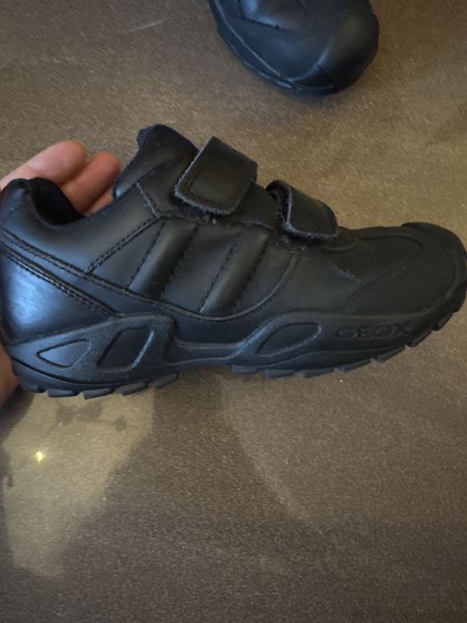 Vand adidasi/pantofi piele naturala Geox 32 impecabili