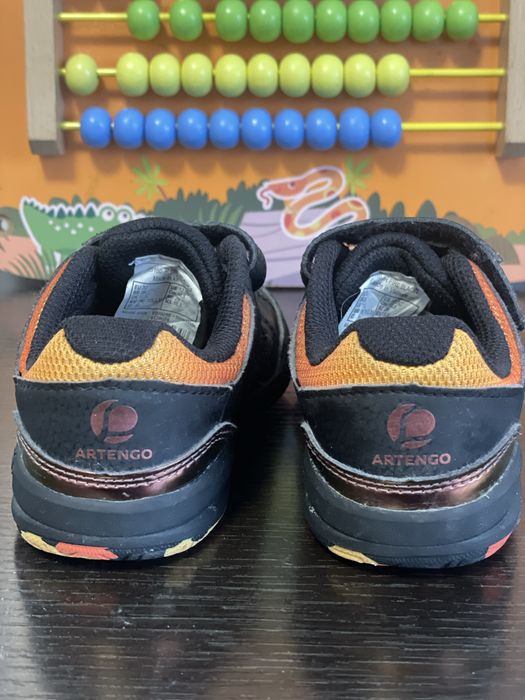 Футболни маратонки за затворени помещения/зали