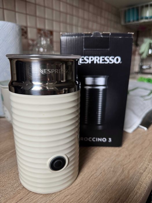 Aparat Cafea Essenza Mini D30 Verde si Aparat pentru spumă