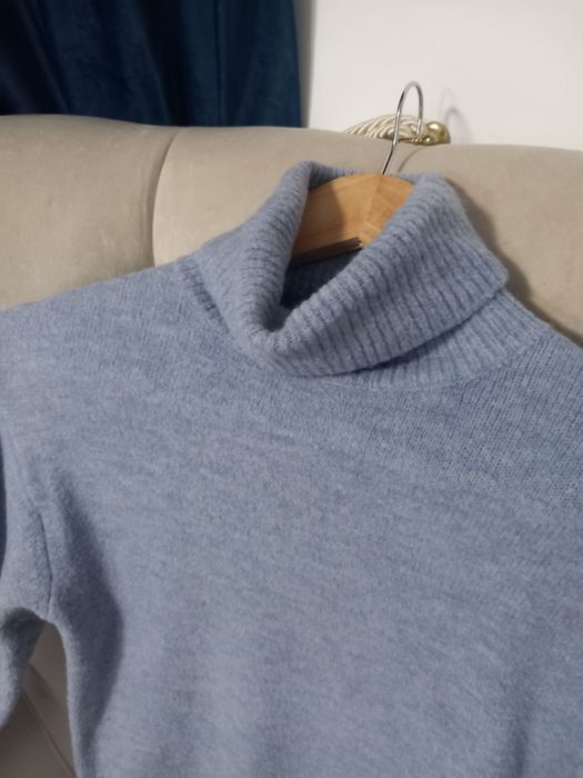 Pulover pe gat baby blue cu lână potrivit pentru XS Zara