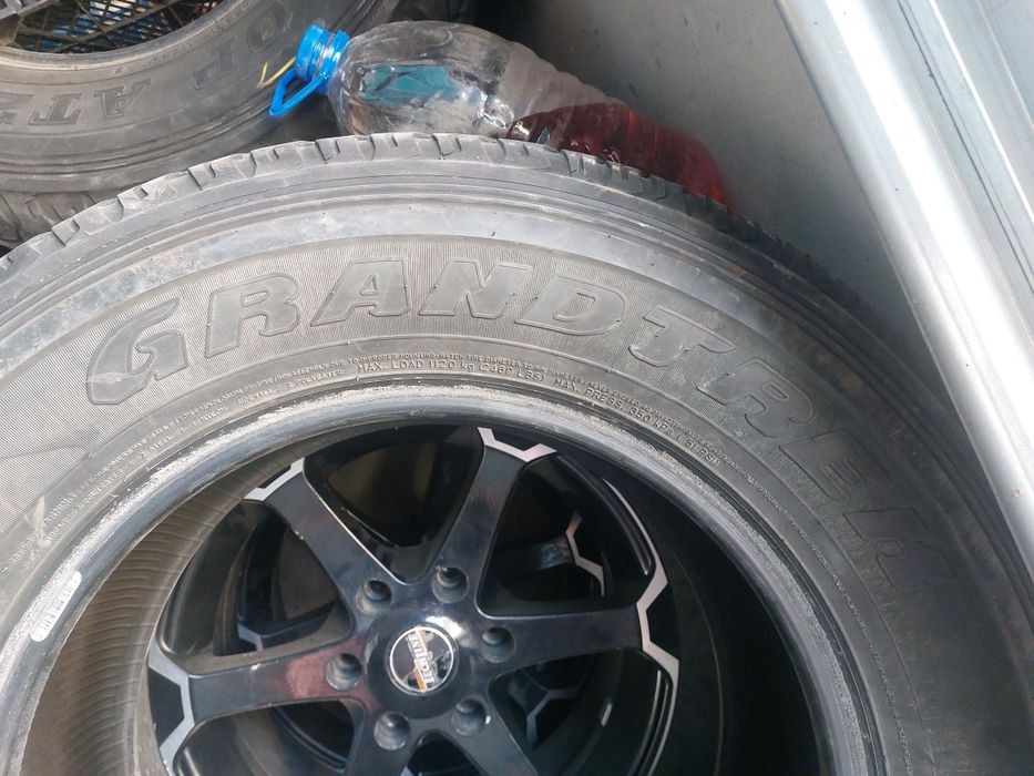 Продам б/у шины dunlop 265/65 r17
