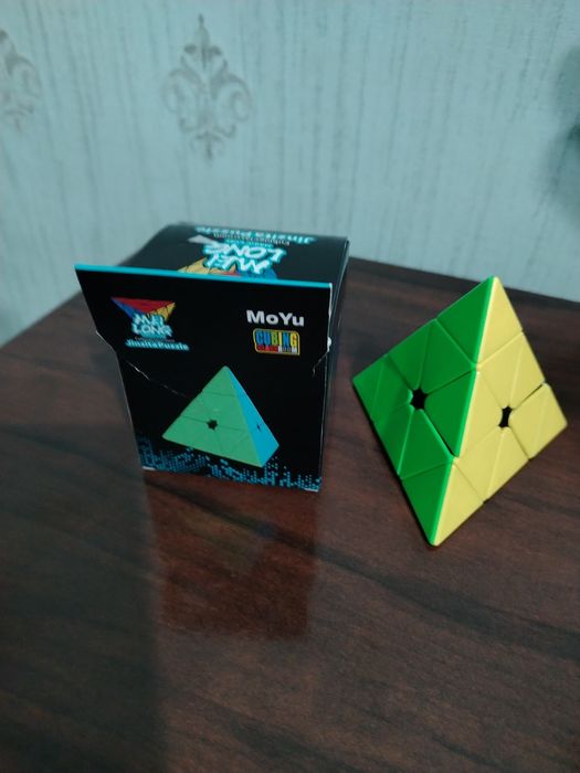 Кубик рубик Пираминкс от компании MoYu