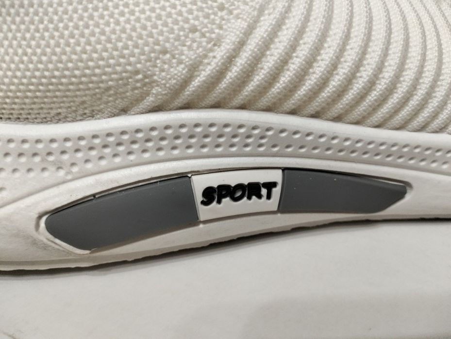 Продам спортивные  кроссовки