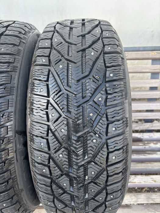 Шины зимние 215/60 R17