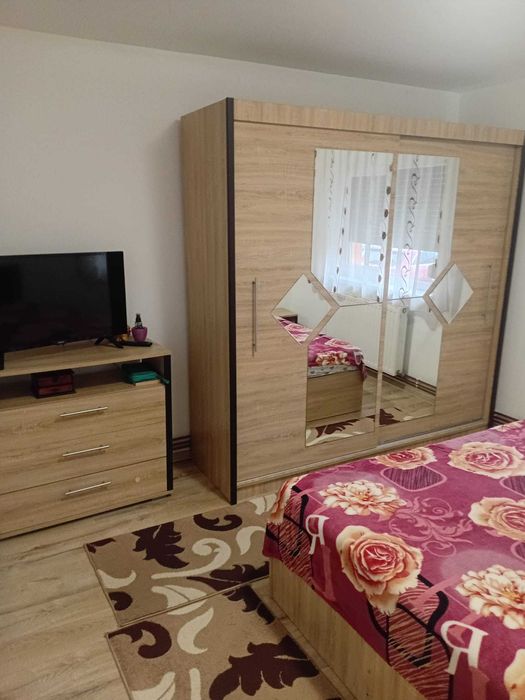 Inchiriez apartament 2 camere, zona Mercur, cartier Cetate