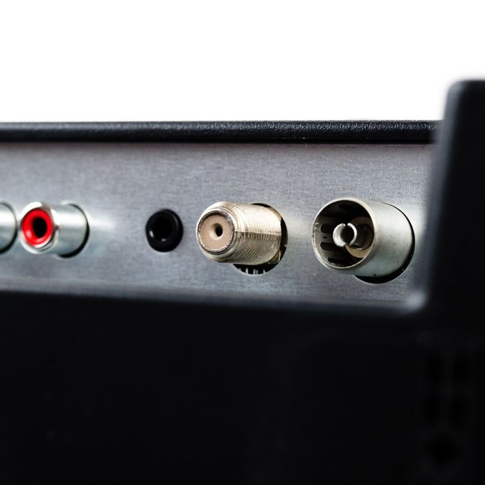 Kitt TV Auto: Televizor + Modul CI Focus Sat + Antena cu ventuza dubla