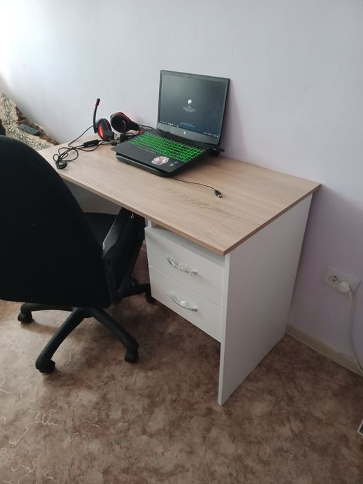 Компьютерный письменный стол