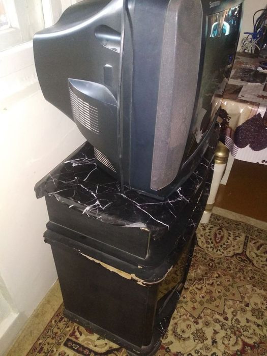 LG telivıžor B/U + PODSTAVKASI sotiladı