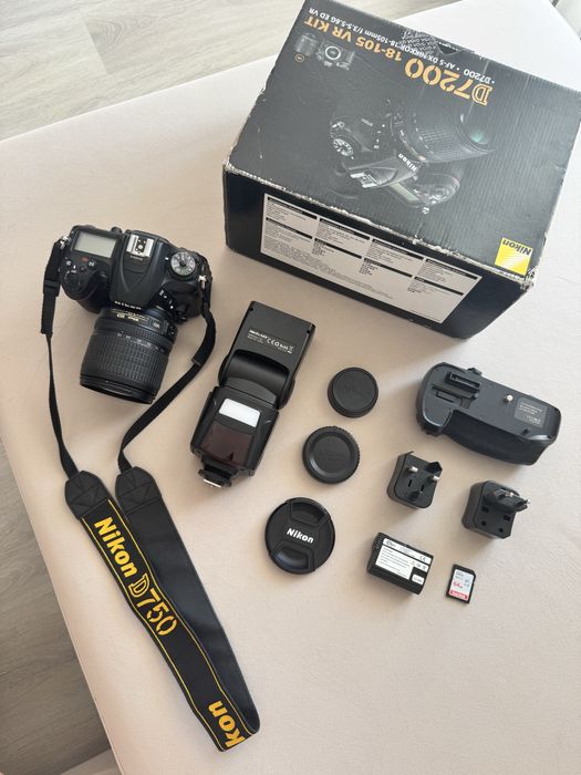 Nikon D7200 + 18-105 VR Kit + светкавица + Battery Grip + 64GB SD карта