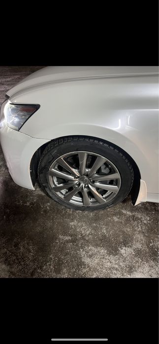 Диски оригинал Lexus GS с зимними шинами