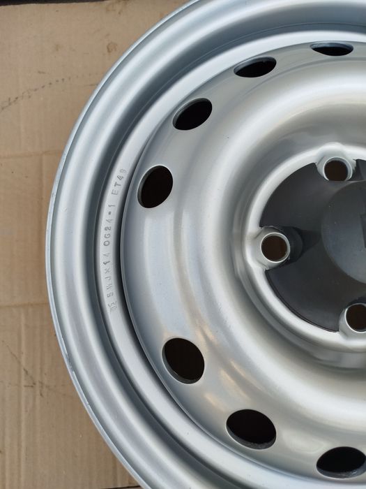 Nexia 2 uchun trendagi Stalnoy diskalar bor komplekt.