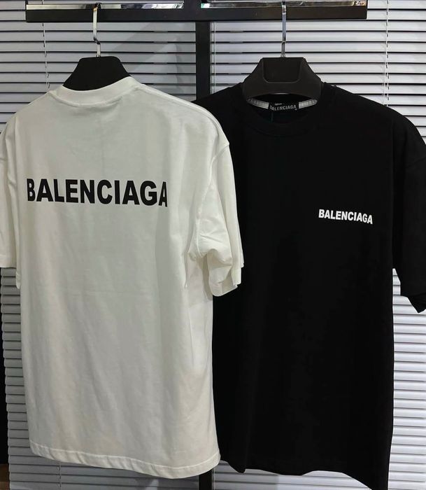 T-shirt Balenciaga Black and White in Stock ( S M L XL XXL)