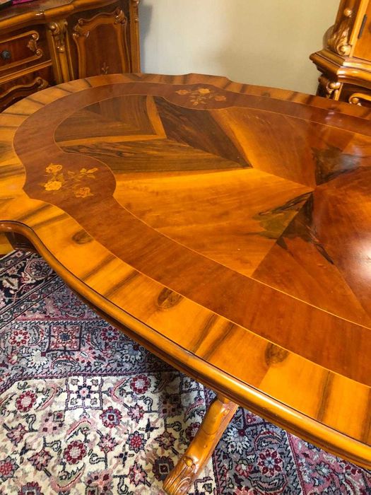Mobilier din lemn masiv