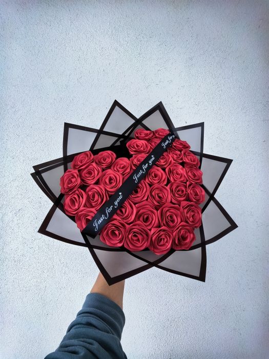 Букети от сатенени рози