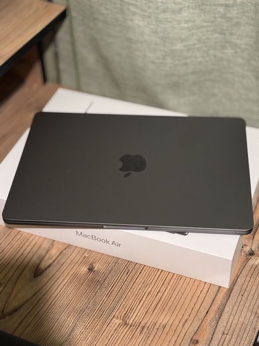 Apple MacBook Air M2 2022
- Процессор : Apple M2
- Оперативная память: