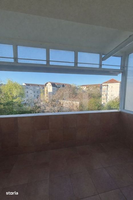 Apartament cu 2 camere, decomandat, 2 balcoane – la 3 min de Iulius