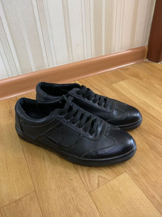 Спортивные кроссовки новые