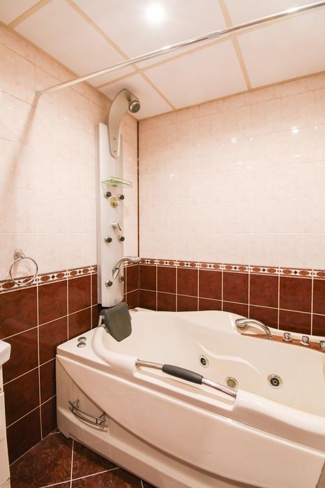 Дава се под наем Етаж от къща в София, Надежда 4 - 150 кв.м за 1196.97 € - Снимка #12