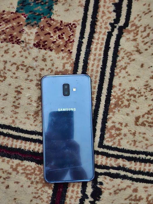 Samsung j6+ телефон