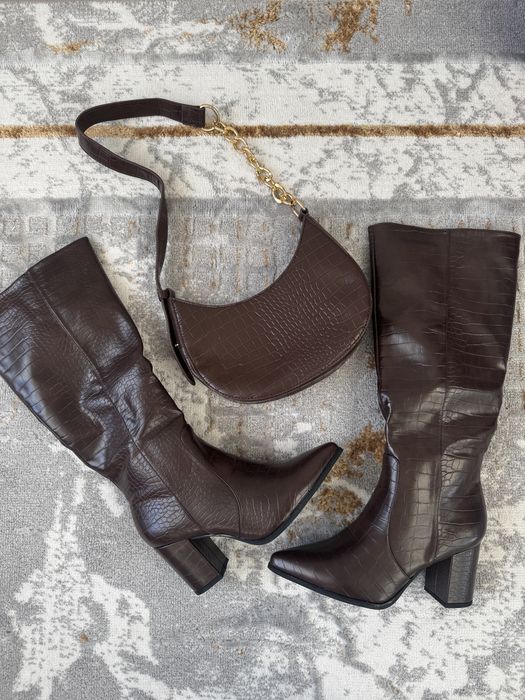 Продам женские сапоги