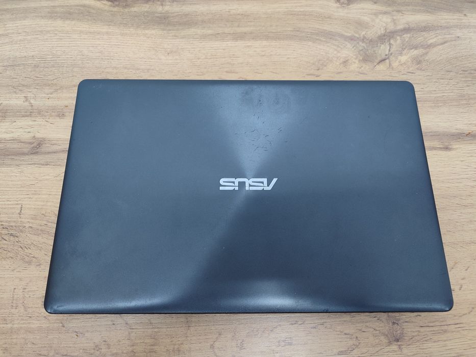 Ноутбук      ASUS
