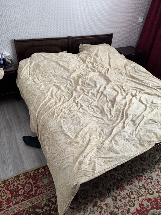 Гарнитур спальний , кровать , шкаф камод