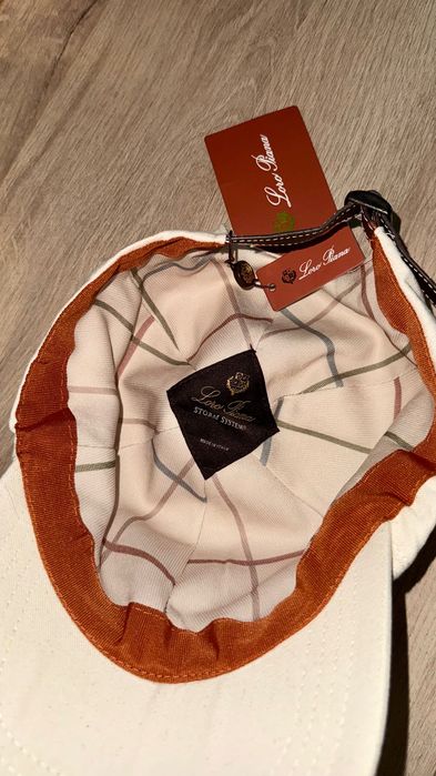 Loro Piana шапка в нежен цвят екрю