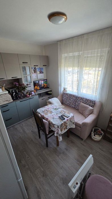 Дава се под наем Тристаен апартамент в Бургас, Победа - 72 кв.м за 318.75 € - Снимка #2