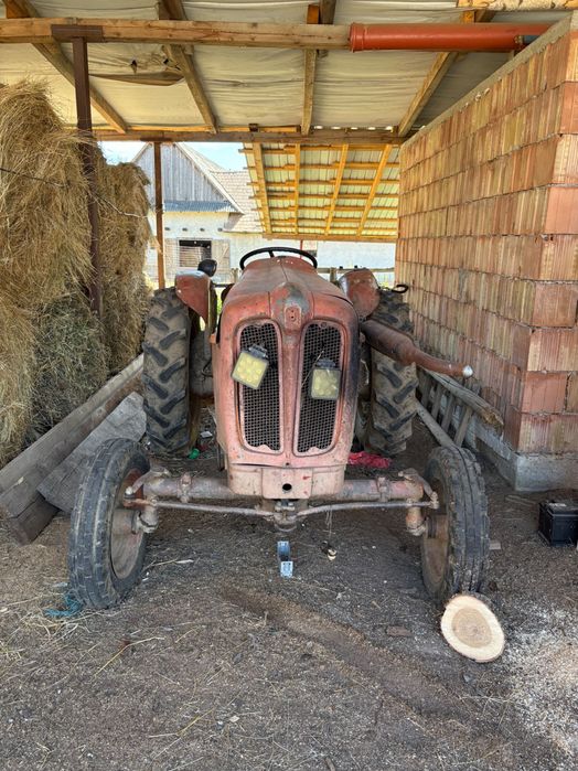 vand tractor universal 445