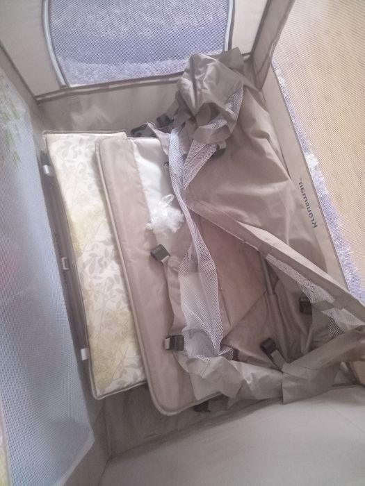 Vînd cărucior,pătuț,scoică auto și ladou .