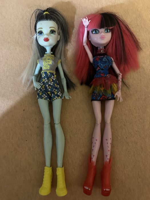 Продам  кукол монстр хай !