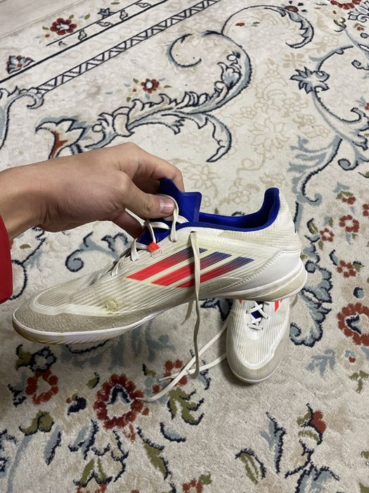 Продам футзалки Адидас оригинал