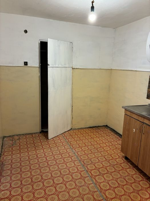 Casă de vanzare la curte