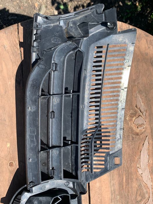 Vw golf 5 предна маска с емблема