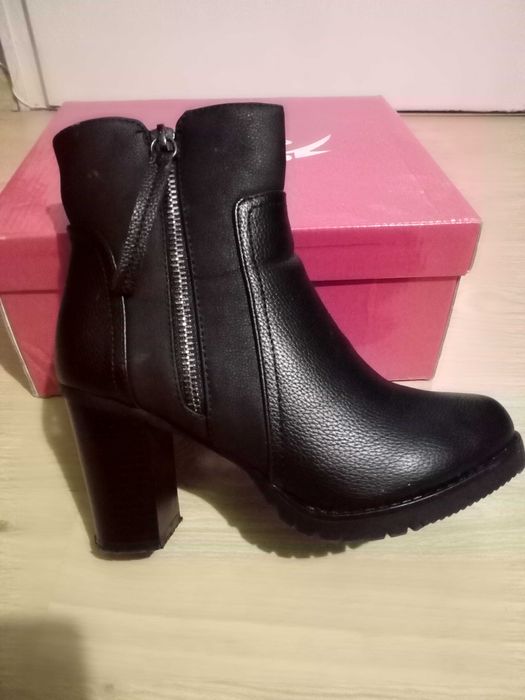 Топли и удобни дамски боти