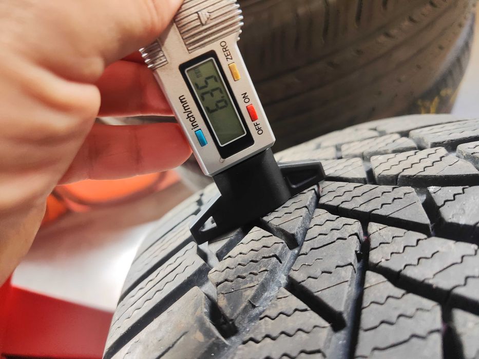 2бр.зимни гуми 215/55/18 Bridgestone