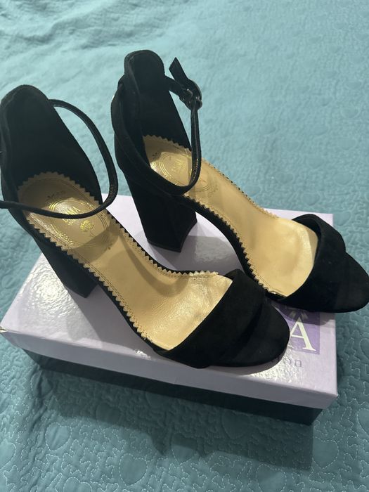 Босоножки черный замш