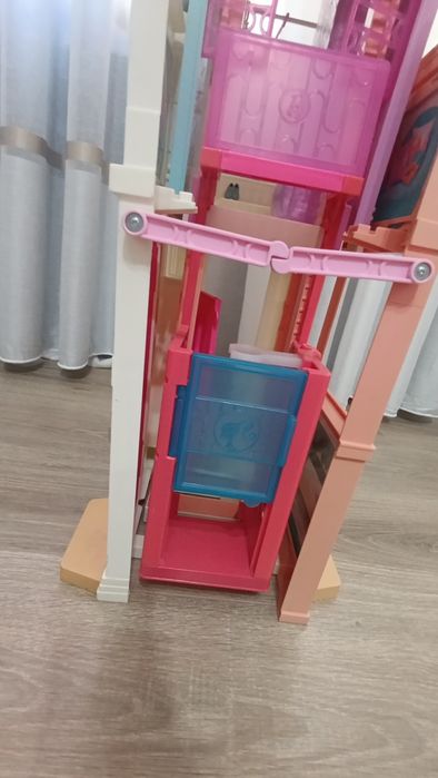 Большой дом для кукол Барби