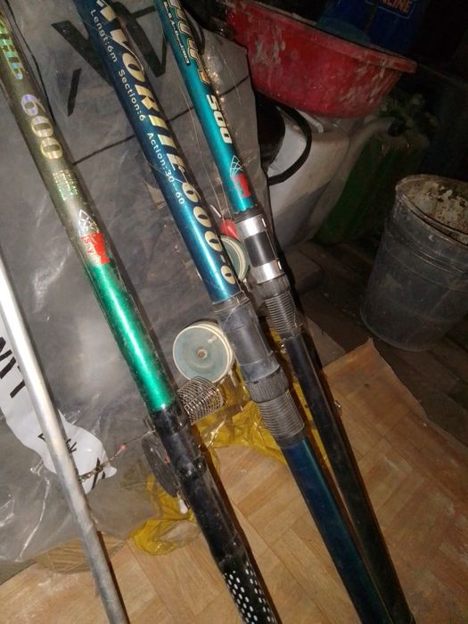 Удочка телескопическая. Вилка подставка  под удочку.