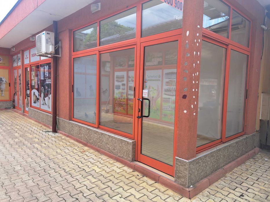 Дава се под наем Магазин в Разград, Център - 10 кв.м за 280.5 € - Снимка #1