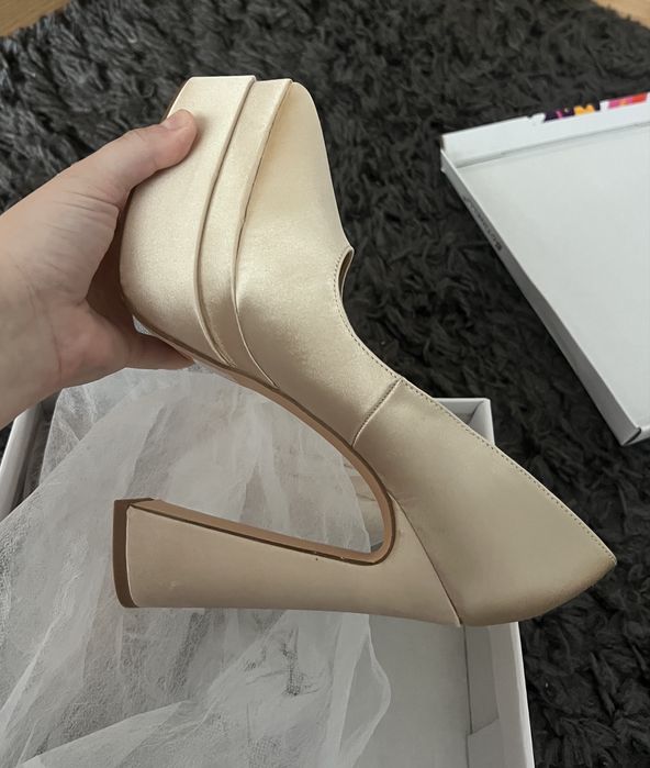Pantofi din satin cu toc inalt si platforma