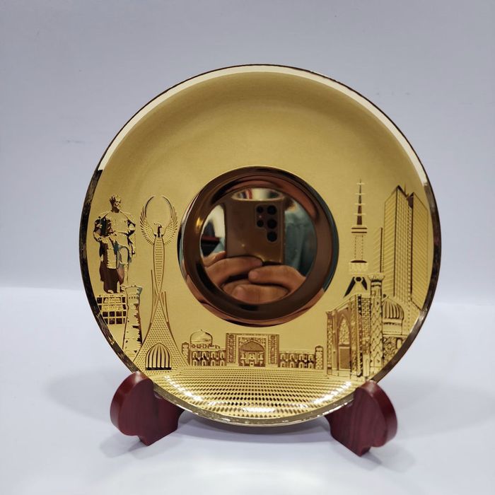 Наградная тарелка в деревянной подставке